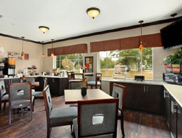 Super 8 By Wyndham Mansfield La Hotel Restaurant photo